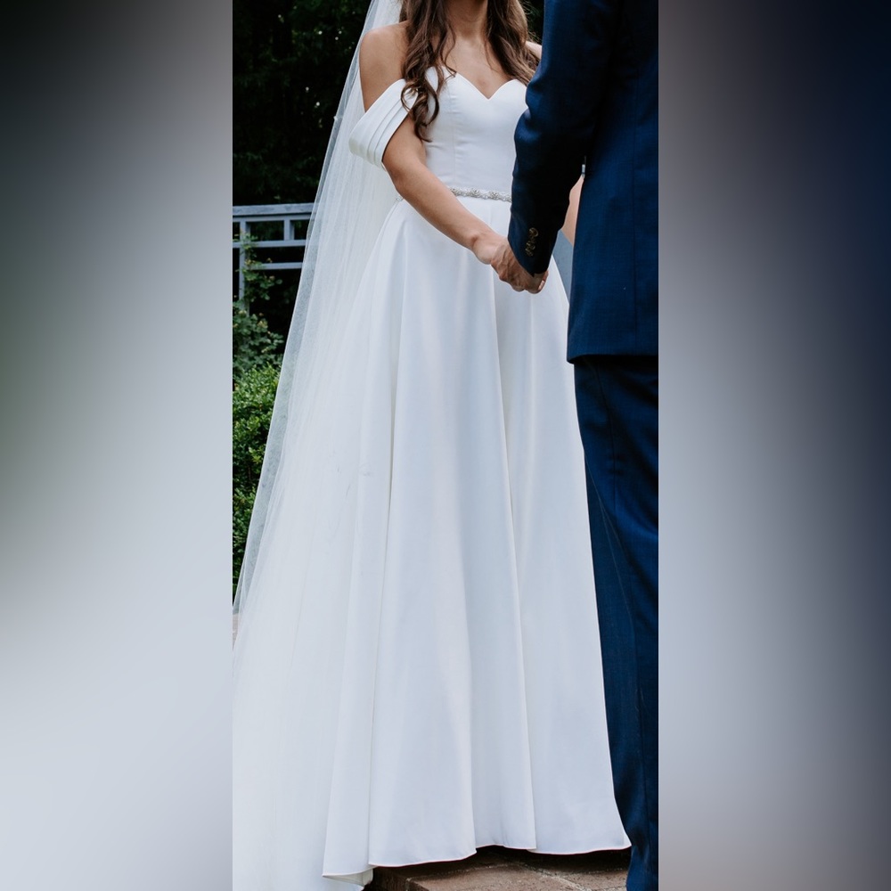 Stella York wedding dress. Bridal size 8 (fits like size 2)